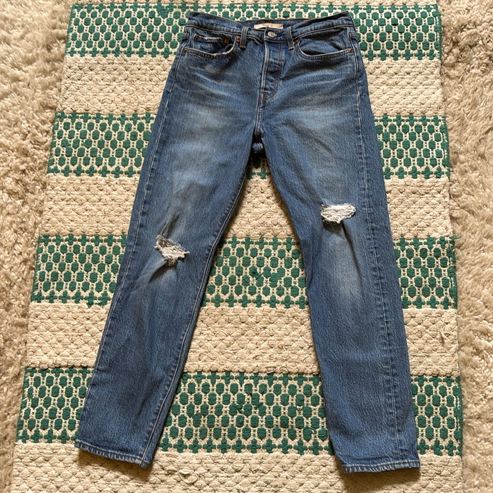 Lev’s size 28 Wedgie jeans